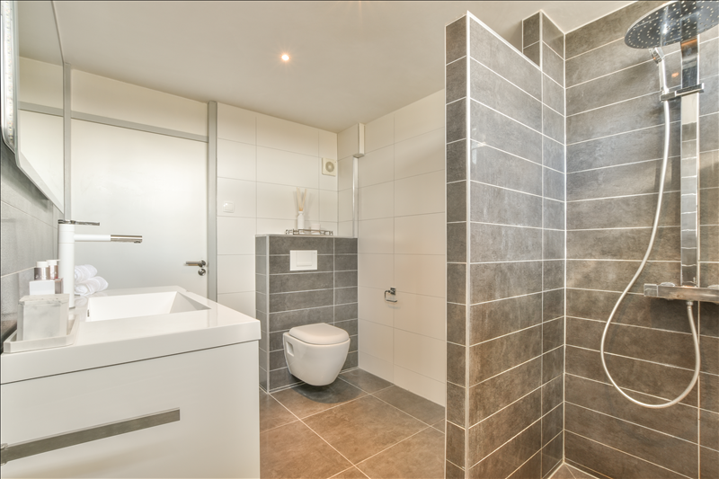 Warum wirkt das Bad trotz Ordnung ungepflegt