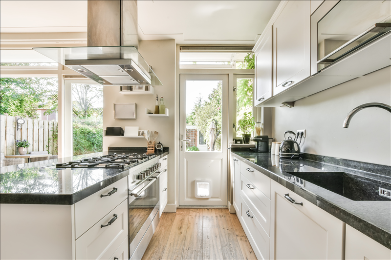 Küchenreinigung effizient organisieren: Weniger Aufwand im Alltag