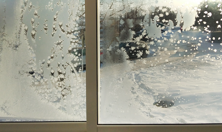 Warum beschlagen Fenster morgens von innen
