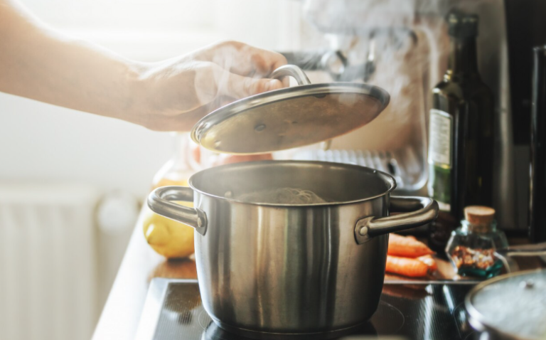 Warum bleiben Essensgerüche nach dem Kochen in der Küche
