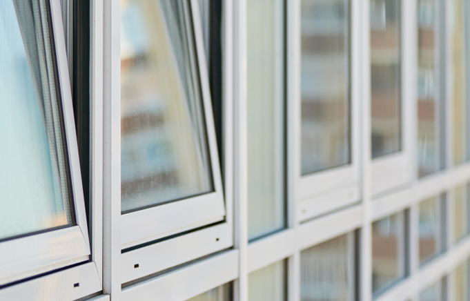 Warum entstehen schwarze Ränder an Fensterdichtungen