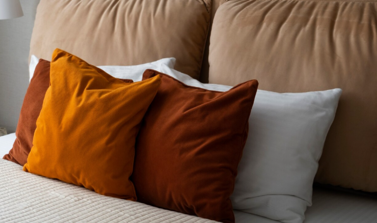 Warum riechen Kissen und Decken im Wohnzimmer muffig