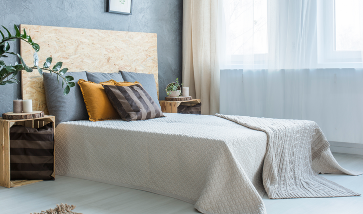 Warum riecht Kleidung im Schlafzimmer schneller abgestanden