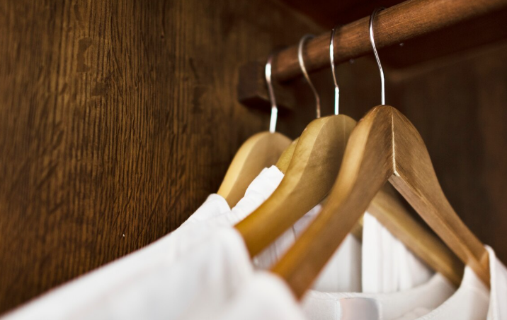 Warum riecht der Kleiderschrank manchmal muffig