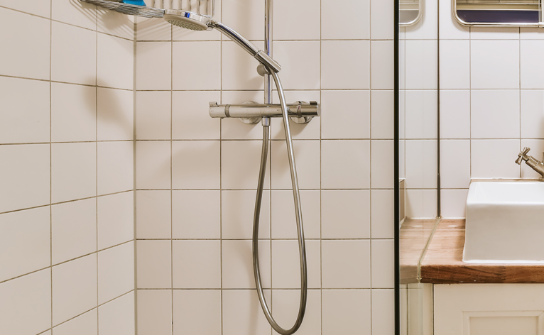 Warum riecht die Dusche nach kurzer Zeit unangenehm