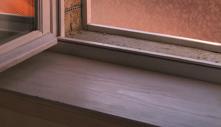 Warum sammelt sich Schmutz in der unteren Fensterrahmenrinne
