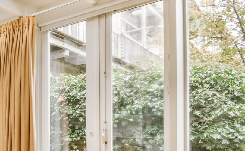 Warum sehen Fenster bei Sonne besonders fleckig aus